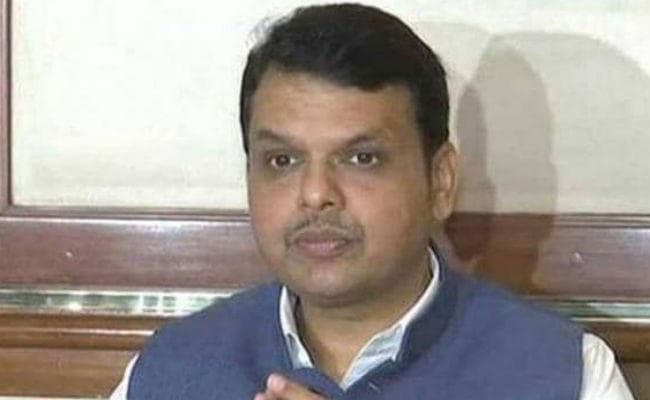 फडणवीस के खिलाफ मुकदमे की मांग वाली अर्जी नागपुर की अदालत ने बहाल की