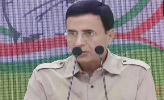 व्हाटसएप ने फोन हैकिंग की संभावना के बारे में प्रियंका को किया था सतर्क : सुरजेवाला