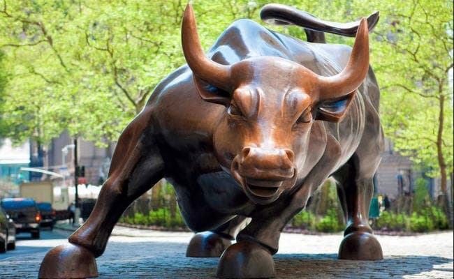 वैश्विक संकेतों से सेंसेक्स 137 अंक बढ़कर 40,302 अंक के नये रिकॉर्ड स्तर पर, निफ्टी भी चढ़ा