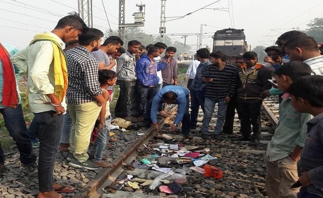 रेल ट्रैक पर मिली सऊदी अरब की करेंसी रियाल समेत ये वस्तुएं, लूटपाट या चोरी की आशंका