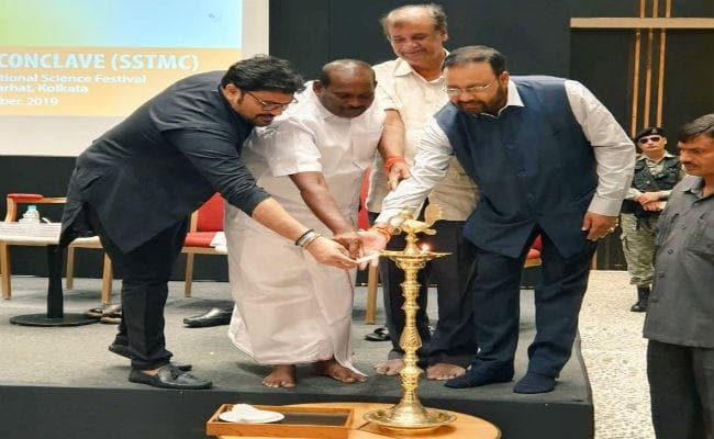 बंगाल विज्ञान महोत्सव से ममता के मंत्री-अधिकारी रहे दूर, भड़के बाबुल सुप्रियो