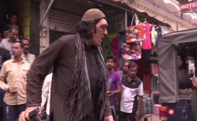 लखनऊ: अफगानी क्रिकेट फैन को हाईट की वजह से नहीं मिली रहने की जगह, 08 फीट है लंबाई