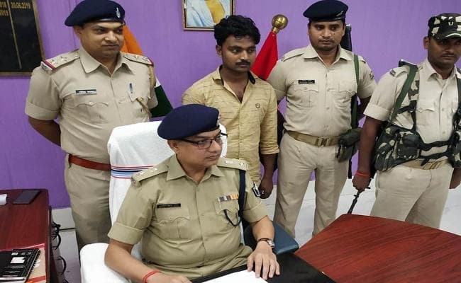 बांका : 1400 पाउच देसी शराब व पिस्टल के साथ एक तस्कर गिरफ्तार, दो कुख्यात फरार