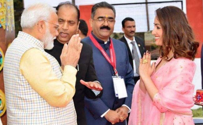 PM मोदी के साथ यामी गौतम ने साझा किया मंच, ऐसा था रिएक्शन...