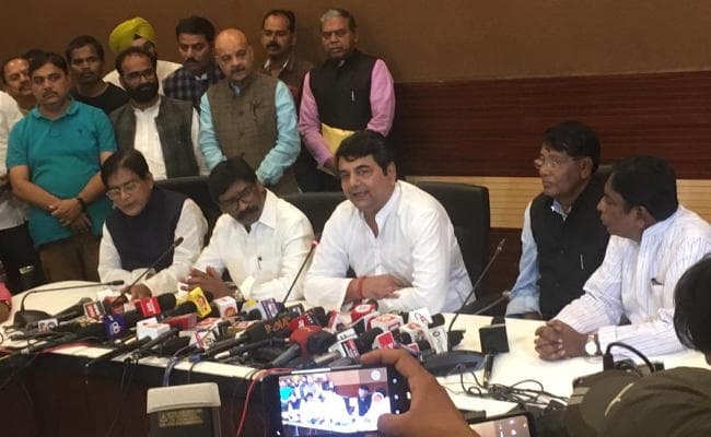 झारखंड विधानसभा चुनाव : महागठबंधन ने पहले चरण की 13 सीटों पर घोषित किये प्रत्याशी, राजद नाराज