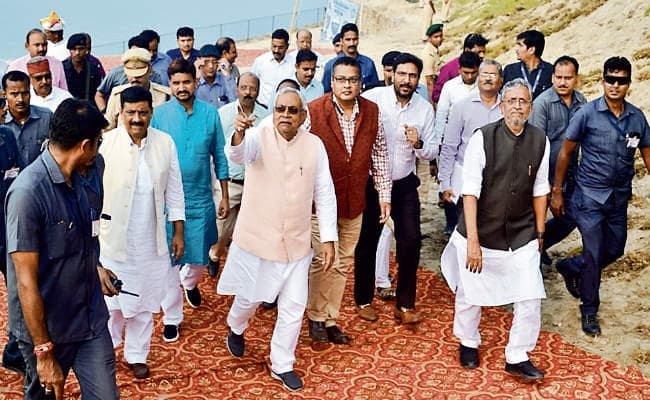 हम चाहते हैं इको टूरिज्म में वाल्मीकि नगर का देश में हो बड़ा नाम: नीतीश