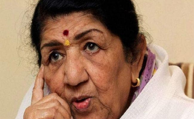 सुर साम्राज्ञी लता मंगेशकर की हालत नाजुक, रखा गया वेंटिलेटर पर