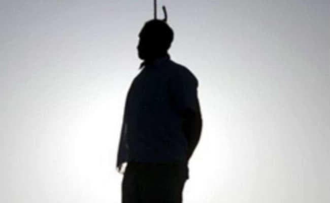 प्रेमिका नाराज हो गयी तो युवक ने लगा ली फांसी