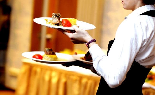 हॉस्पिटैलिटी इंडस्ट्री में बनाएं अपना करियर, भारत के इन संस्थानों में ले सकते हैं दाखिला