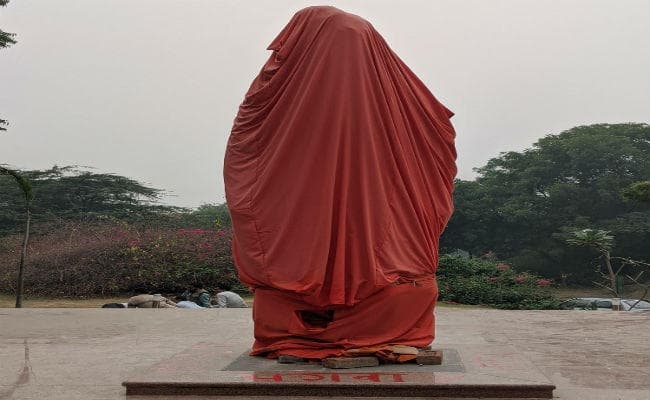 स्वामी विवेकानंद की प्रतिमा के पास आपत्तिजनक शब्द लिखने वालों के खिलाफ शिकायत दर्ज कराएगा JNU