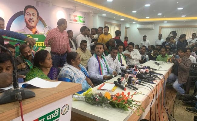 आबो देवी, बुल्लू रानी और हरेलाल महतो आजसू में शामिल, बोले सुदेश : झारखंडी भावना का सम्मान होना चाहिए