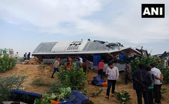 राजस्थान के डुंगरगढ़ में भीषण सड़क हादसा, बस और ट्रक की भिड़ंत में 10 की मौत और 25 घायल