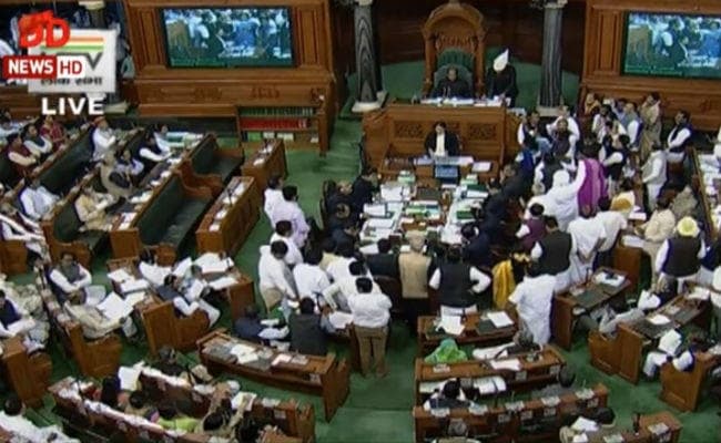 फारूक अब्दुल्ला की हिरासत के मुद्दे पर लोकसभा में विपक्ष का हंगामा, कांग्रेस का वाकआउट