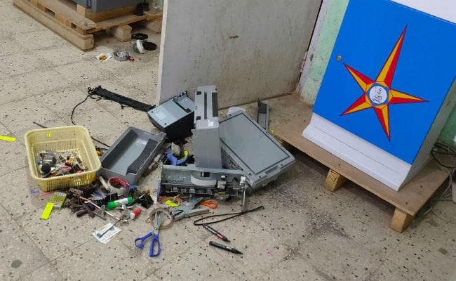 सिमडेगा समाहरणालय के अंदर BOI की शाखा में चोरों ने की तोड़फोड़, ATM तोड़कर रुपये चुराने की कोशिश