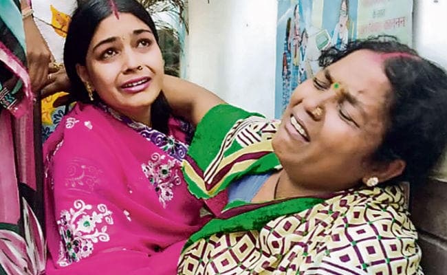 गोपालगंज में पुलिया धंसने से ट्रेलर पलटा, छह बच्चियों की गयी जान