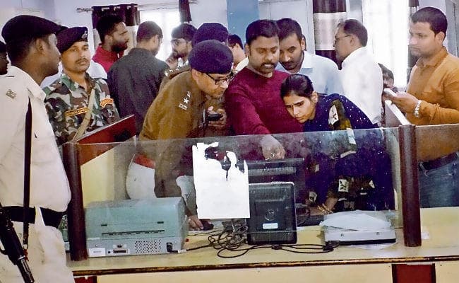 आरा में ग्रामीण बैंक से 30.26 लाख लूटे