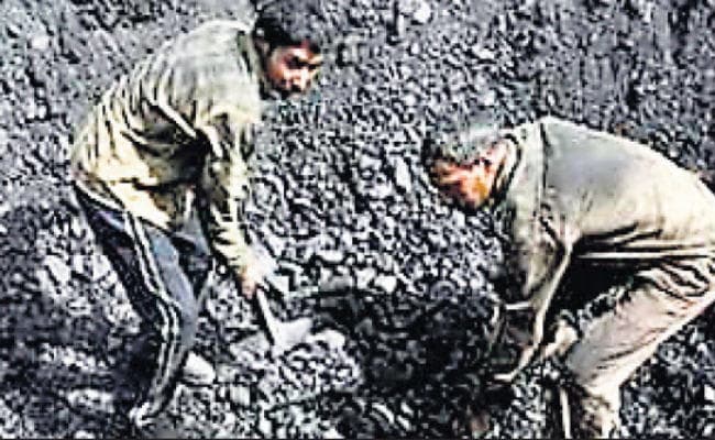 धनबाद की चार सीटों पर निर्णायक होते हैं कोयला मजदूर, सियासत करते हैं प्रभावित