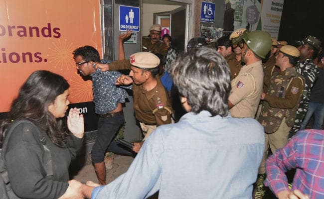 जेएनयू छात्र प्रदर्शन: पुलिस ने दो प्राथमिकी दर्ज की