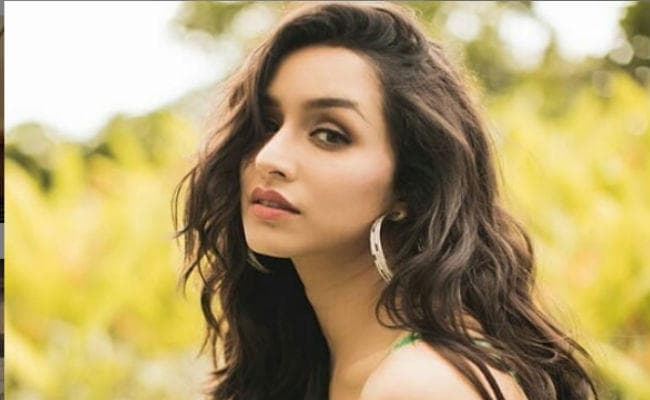 श्रद्धा कपूर ने एक मैगज़ीन कवर पर बिखेरा अपनी खूबसूरती का जादू!