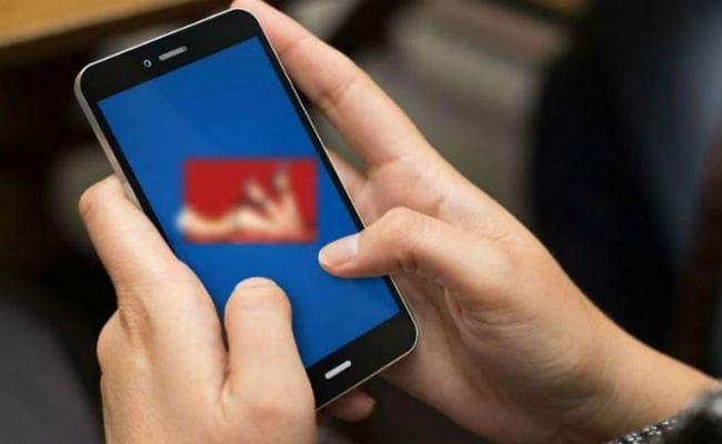 पूर्व प्रेमिका की आपत्तिजनक तस्वीर किया पोस्ट बैंक कर्मचारी गिरफ्तार