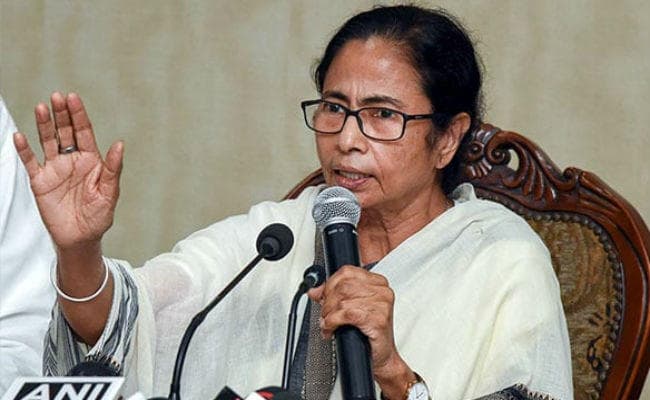 ममता ने दी मोदी को सलाह, आर्थिक संकट से निपटने के लिए विशेषज्ञों-राजनीतिक दलों से करें बात