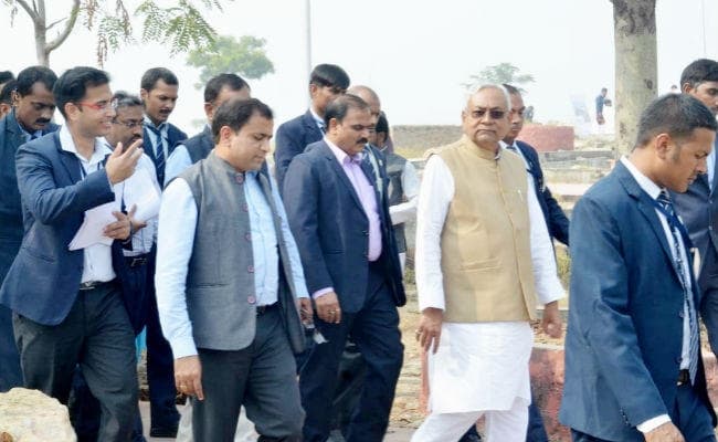 मुख्यमंत्री पहुंचे बिहारशरीफ, हिरण्य पर्वत का किया निरीक्षण, जल संरक्षण एवं पर्यटन के विकास को लेकर दिये सुझाव