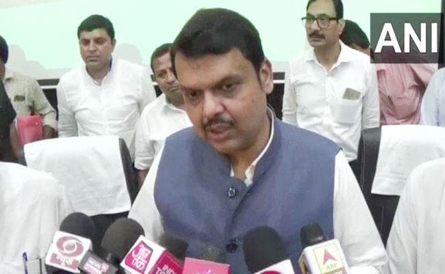फडणवीस का उद्धव पर निशाना, बोले- आघाडी की पहली बैठक में बहुमत साबित करने पर क्यों की गई चर्चा