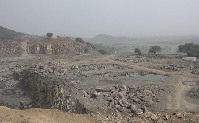 झारखंड के स्टोन क्रशर माफिया पर एनजीटी का चाबुक, 300 पत्थर कारोबारियों पर 10 करोड़ से अधिक का जुर्माना