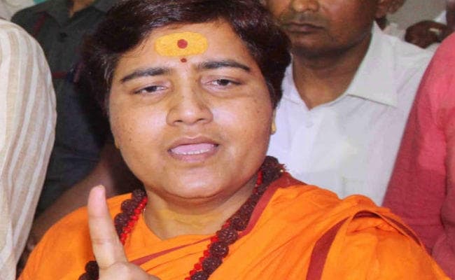 विधायक की धमकी पर बोलीं प्रज्ञा ठाकुर- मैं आठ दिसंबर को आ रही हूं आपके घर, जिंदा जला देना