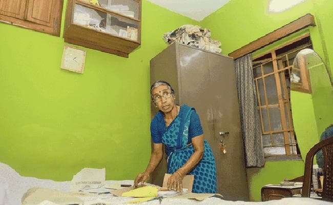 Joy of Giving : रिटायर्ड प्रोफेसर ने शिक्षण संस्थानों को दिये 97 लाख रुपये दान