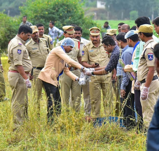 हैदराबाद मुठभेड़ : तेलंगाना हाईकोर्ट का निर्देश- चारों आरोपियों के शव नौ दिसंबर तक सुरक्षित रखें