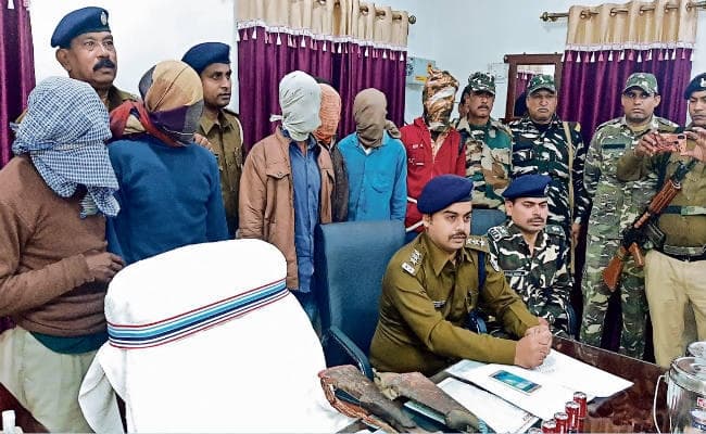 जमुई : सात नक्सली गिरफ्तार विस्फोटक सामग्री मिली
