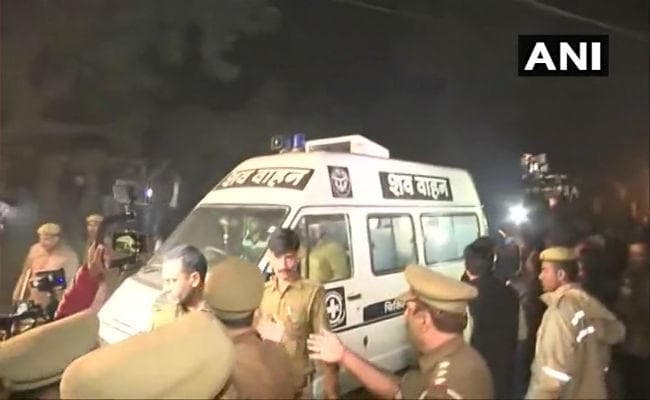 उन्नाव पीड़िता के परिजन सीएम योगी को बुलाने की जिद पर अड़े, अंतिम संस्कार रोका