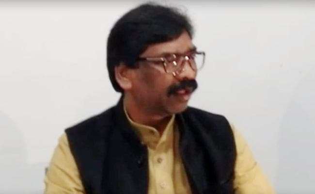 हेमंत सोरेन ने दुमका में की प्रेस कॉन्फ्रेंस, रघुवर दास को ‘लठैत’ और भाजपा को ‘डिजिटल डकैत’ कहा