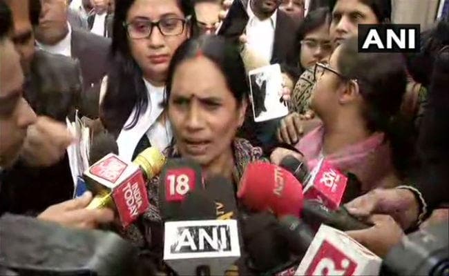 निर्भयाकांड के दोषी की पुनर्विचार याचिका का पीड़िता की मां ने विरोध किया
