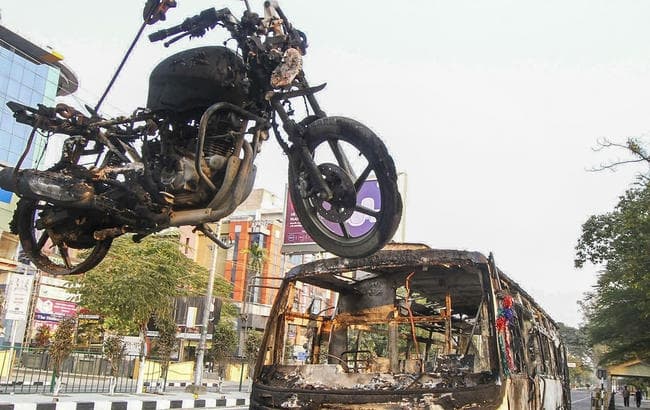 नागरिकता संशोधन कानून: असम में हिंसक हुई भीड़, हालात तनावपूर्ण