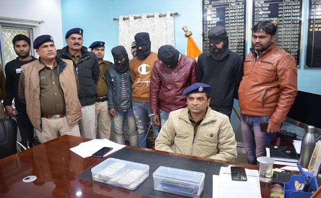 OLX पर एड डाल पुलिस के हत्थे चढ़ गये एटीएम लूटने वाले शातिर