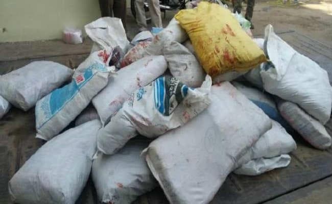 100 क्विंटल पाॅलीथिन हुई बरामद