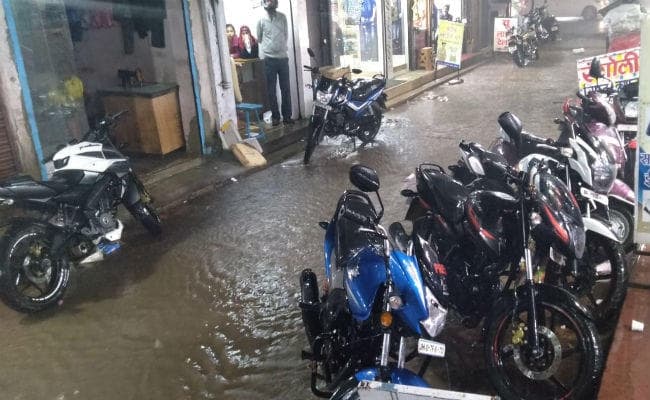 तीन डिग्री लुढ़का तापमान, सोमवार से सात डिग्री गिरेगा पारा, ठिठुर रहा गुमला