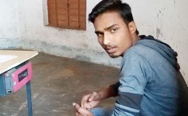 शेखपुरा में ग्रामीणों ने हेडमास्टर के पुत्र को स्कूल में बनाया बंधक, ...जानें क्या है मामला?