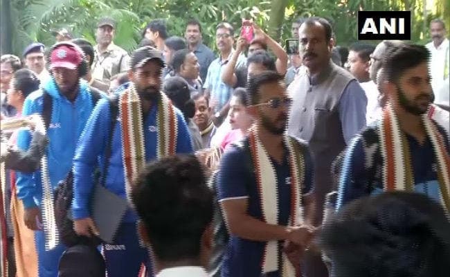 भारत और वेस्टइंडीज की टीमें तीसरे वनडे के लिए कटक पहुंची