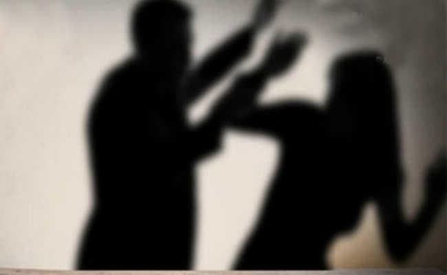 बेटे की हत्या के लिए जिम्मेदार बहू को एसिड से जलाया