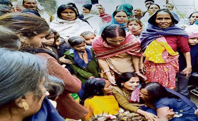 दहेज के लिए पत्नी की हत्या, शव ठिकाने लगाने जा रहा पति पुलिस देख भागा