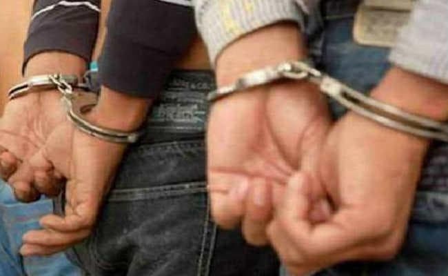 ढुल्लू से रंगदारी मांगने वाले दो युवक गिरफ्तार