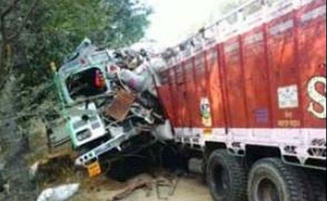 उत्तर प्रदेश : तेज रफ्तार ट्रक घर में घुसा, छह की मौत