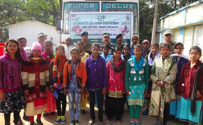 11वें आदिवासी युवा आदान-प्रदान कार्यक्रम के लिए चेन्नई रवाना हुए नक्सल प्रभावित गांवों के 20 युवा