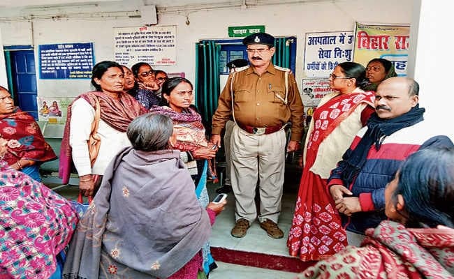 आशा की मौत पर हंगामा, तालाबंदी