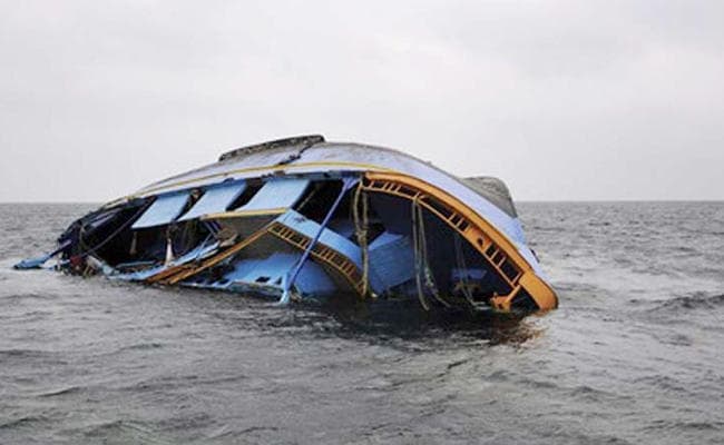 China : नौका दुर्घटना में एक की मौत, 10 लापता