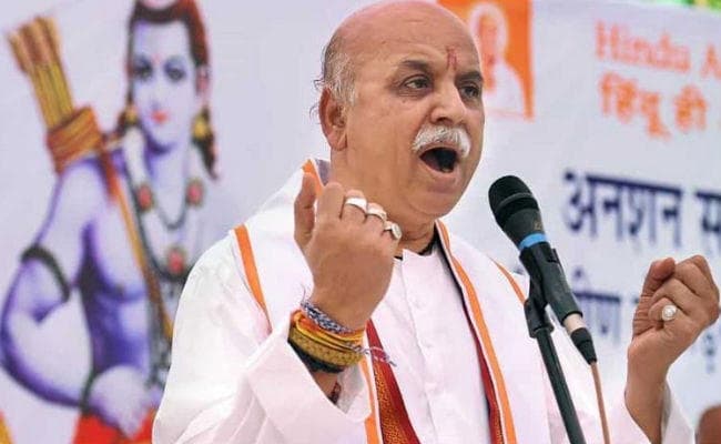 PM मोदी पर प्रवीण तोगड़िया का हमला, बोले- बाबर ने मंदिर तोड़ा, उन्होंने विश्वास