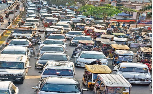 रांची : चालान काटने से ट्रैफिक पुलिस को मिली निजात, लेकिन जाम हटाने में हो रहे हलकान